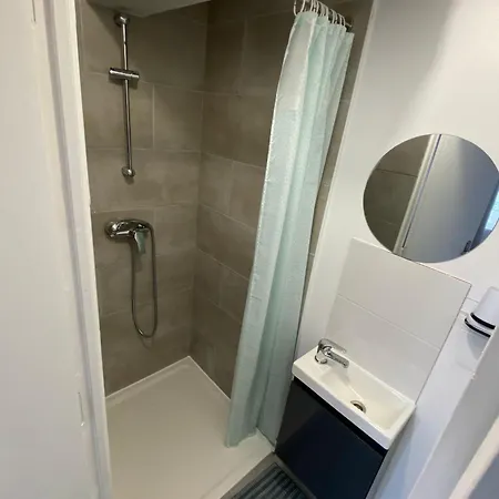 G-logement-francilien Aeroport Cdg, Parc Des Expositions Villepinte, Bourget, Asterix. ゲストハウス グッサンヴィル